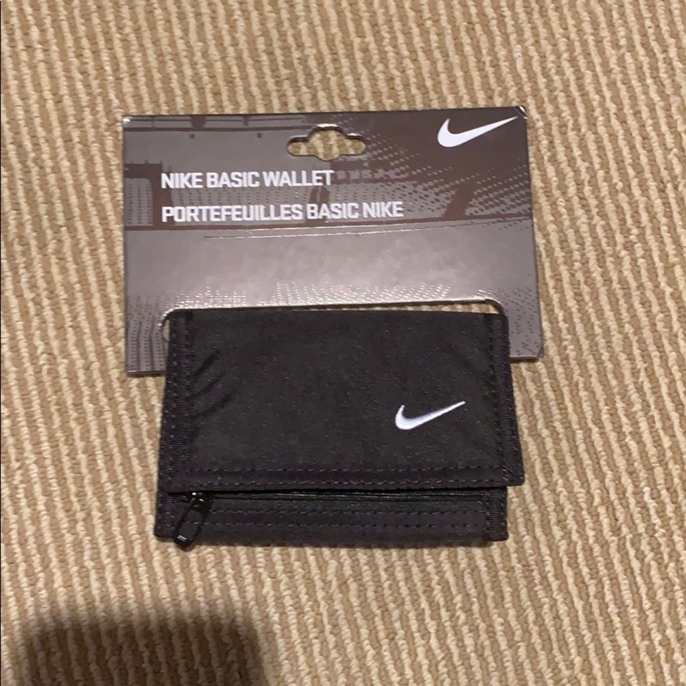Nike men’s black wallet